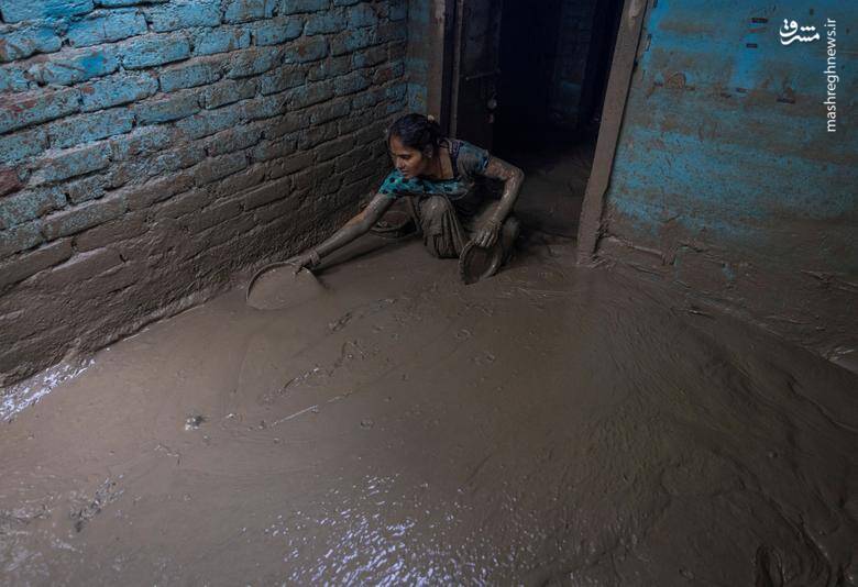 بعد از وقوع سیل مهیب در پایتخت هند وضعیت خانه و وسائل مردمی که در کنار رودخانه یامونا زندگی می‌کردند بسیار وخیم است.