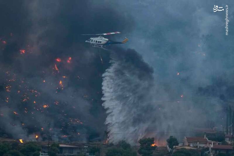 اطفای حریق هوایی در آتش سوزی مهیب در آتن