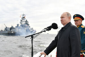 حضور ناوشکن «سهند» در رژه دریایی به‌مناسبت روز نیروی دریایی روسیه