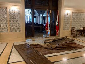 تصویری از خسارت به دفتر نخست‌وزیری لبنان