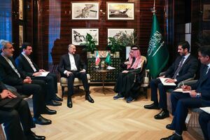 عکس/ دیدار امیرعبداللهیان با وزیر خارجه عربستان در ژنو