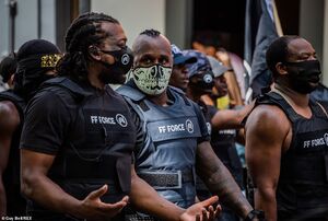فیلم/ رژه گروه سیاهپوستان مسلح در آمریکا