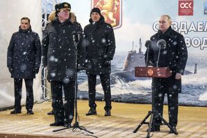 فیلم/ حضور پوتین در مراسم رونمایی از دو زیر دریایی هسته‌ای
