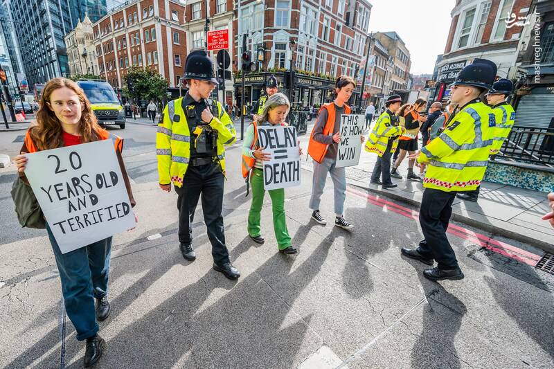 معترضان محیط زیست در اعتراض به آلودگی هوا در لندن _ انگلیس